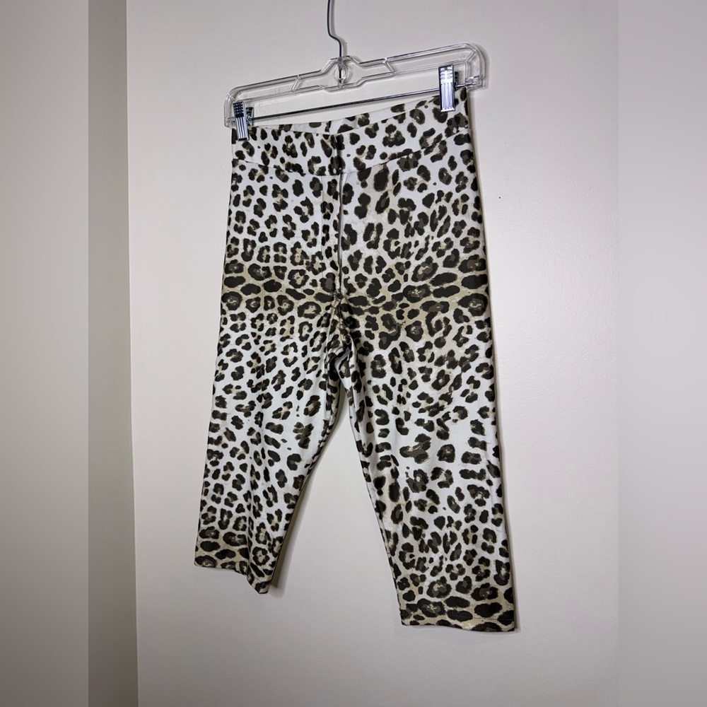 PrettyLittleThing Animal Print Leopard Light Brown Capri Pants - Picture 3 of 5